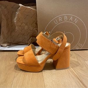 Urban Outfitters Rachel Faux Suede Strappy Platform Heel Size 6